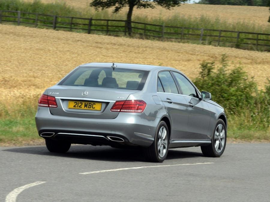 Mercedes-Benz E220 CDI 2013 года  (UK) (фото 4 из 16)